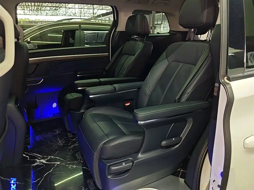 GAC Motor Trumpchi M8 2022 — фото 17