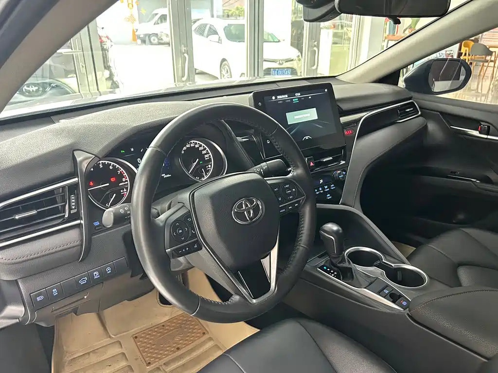 Toyota Camry 2022 — фото 14
