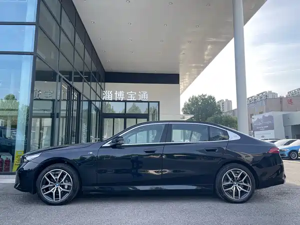 BMW i5 2024