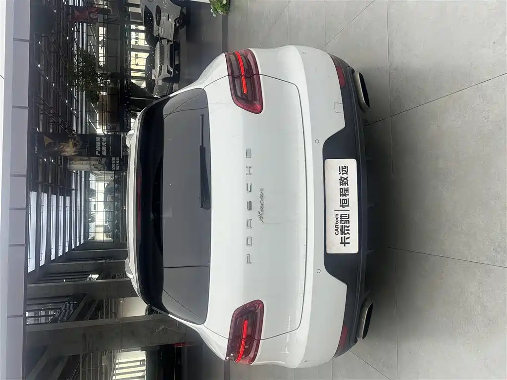 Porsche Macan 2017 — фото 10