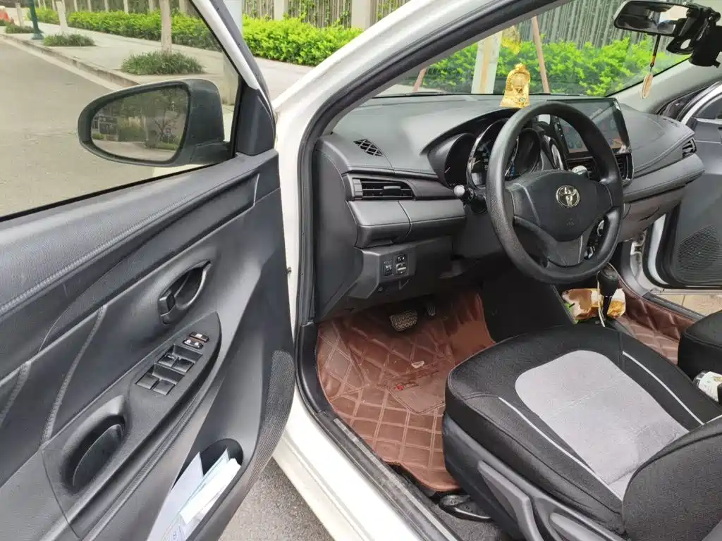 Toyota Yaris L 2016 — фото 14