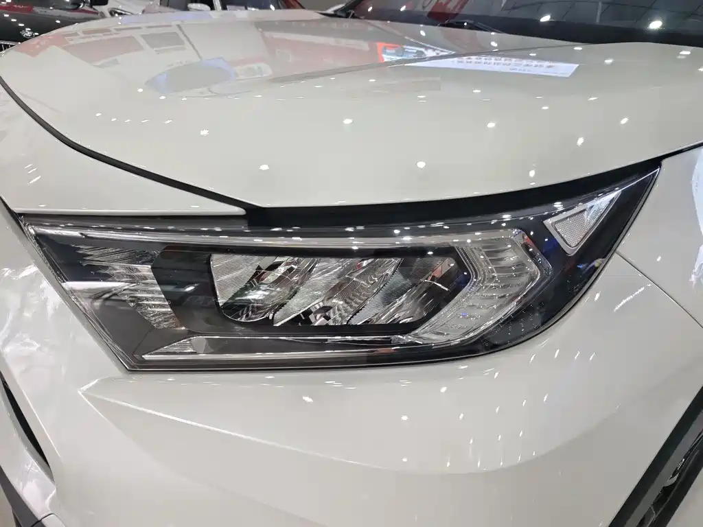 Toyota RAV4 2020 — фото 11