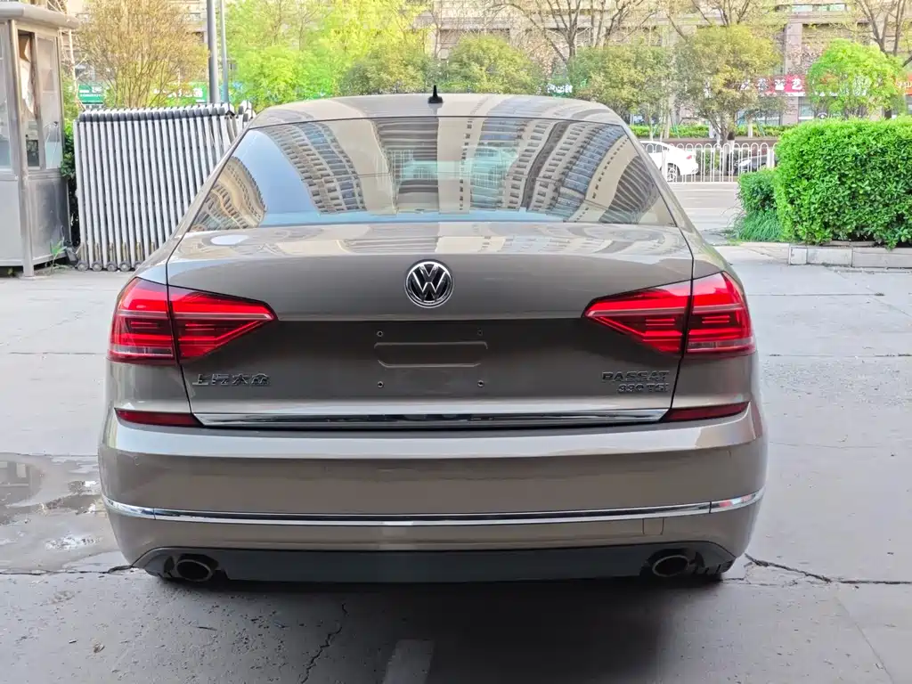 Volkswagen Passat 2017 — фото 10