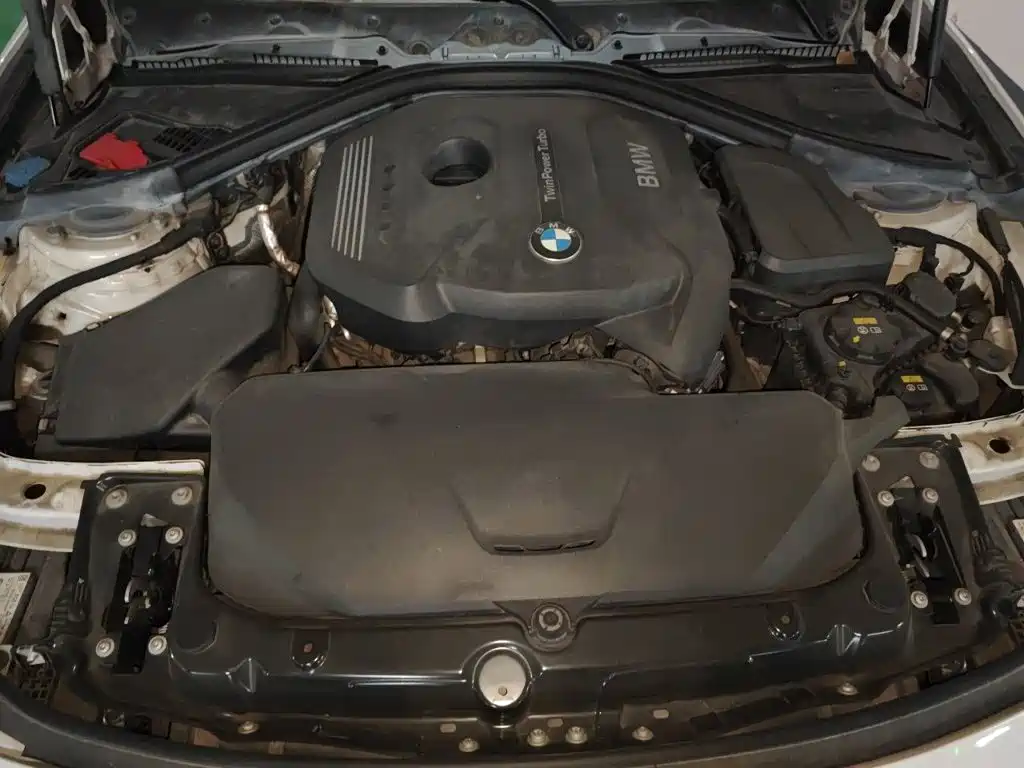 BMW 3 Series 2018 — фото 11