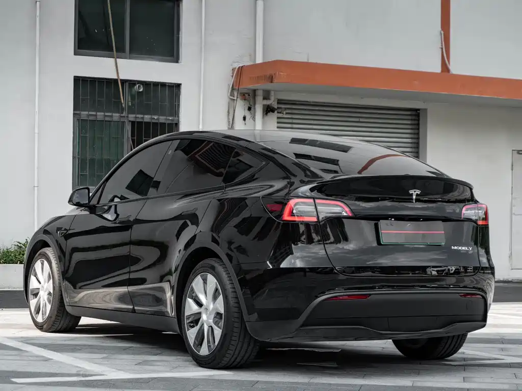 Tesla Model Y 2023 — фото 10