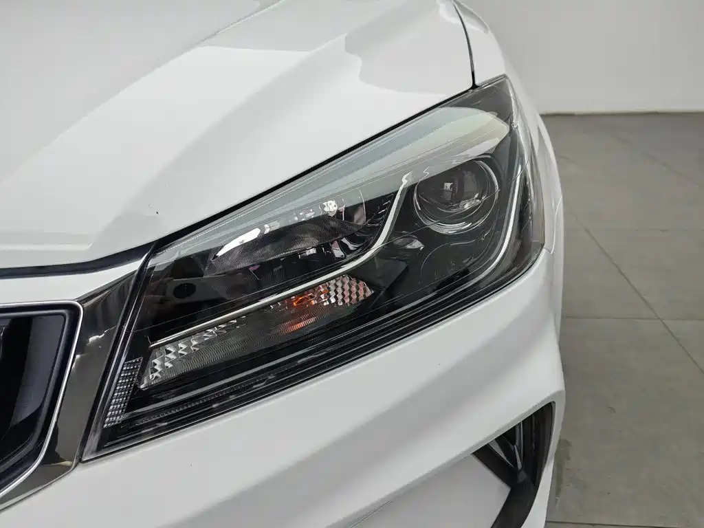 Geely Emgrand 2021