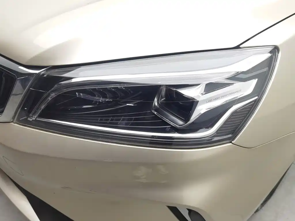 Geely Emgrand 2021