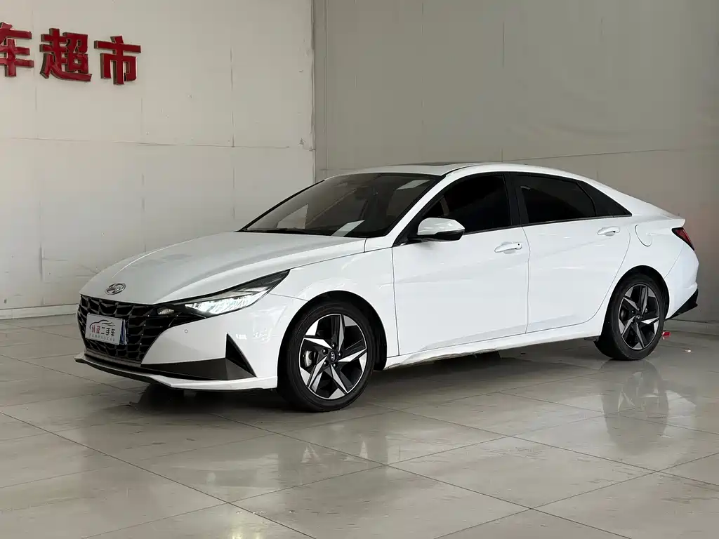Hyundai Elantra 2022 — фото 1