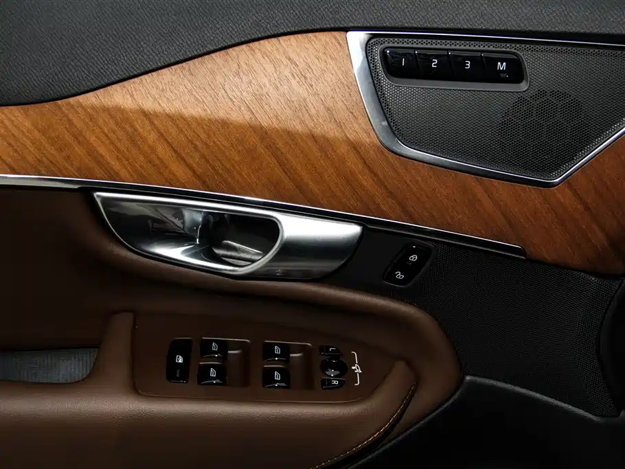 Volvo XC90 2023 — фото 26