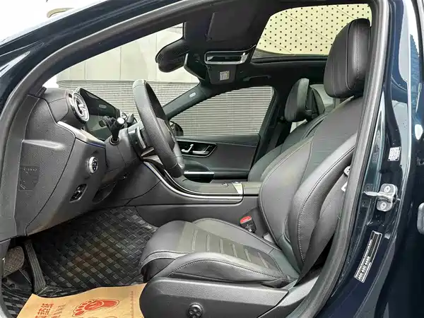 Mercedes-Benz C-Class 2024