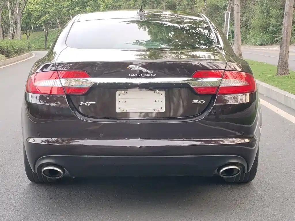 Jaguar XF 2015 — фото 10
