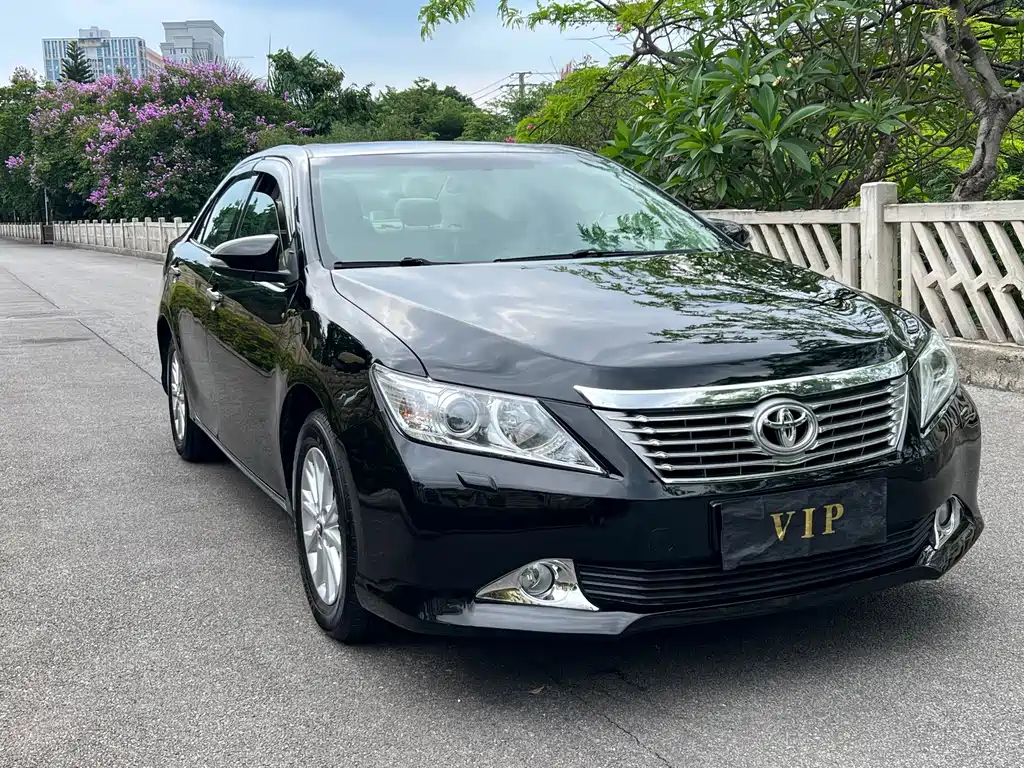 Toyota Camry 2012 — фото 2