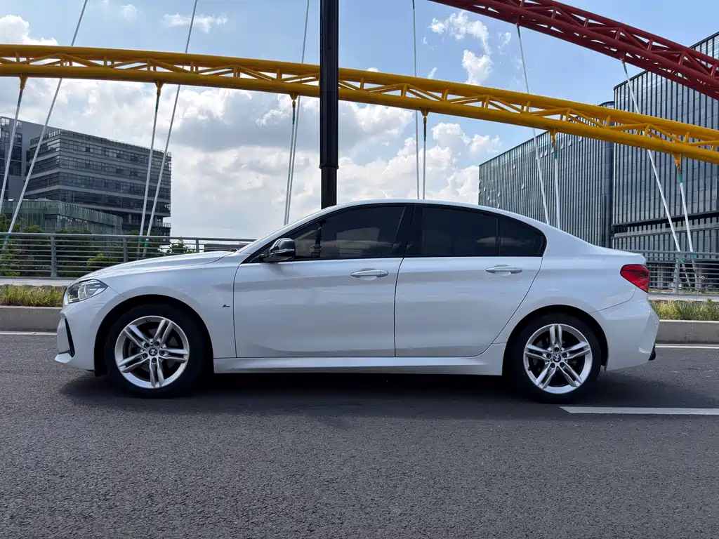 BMW 1 Series 2020 — фото 12