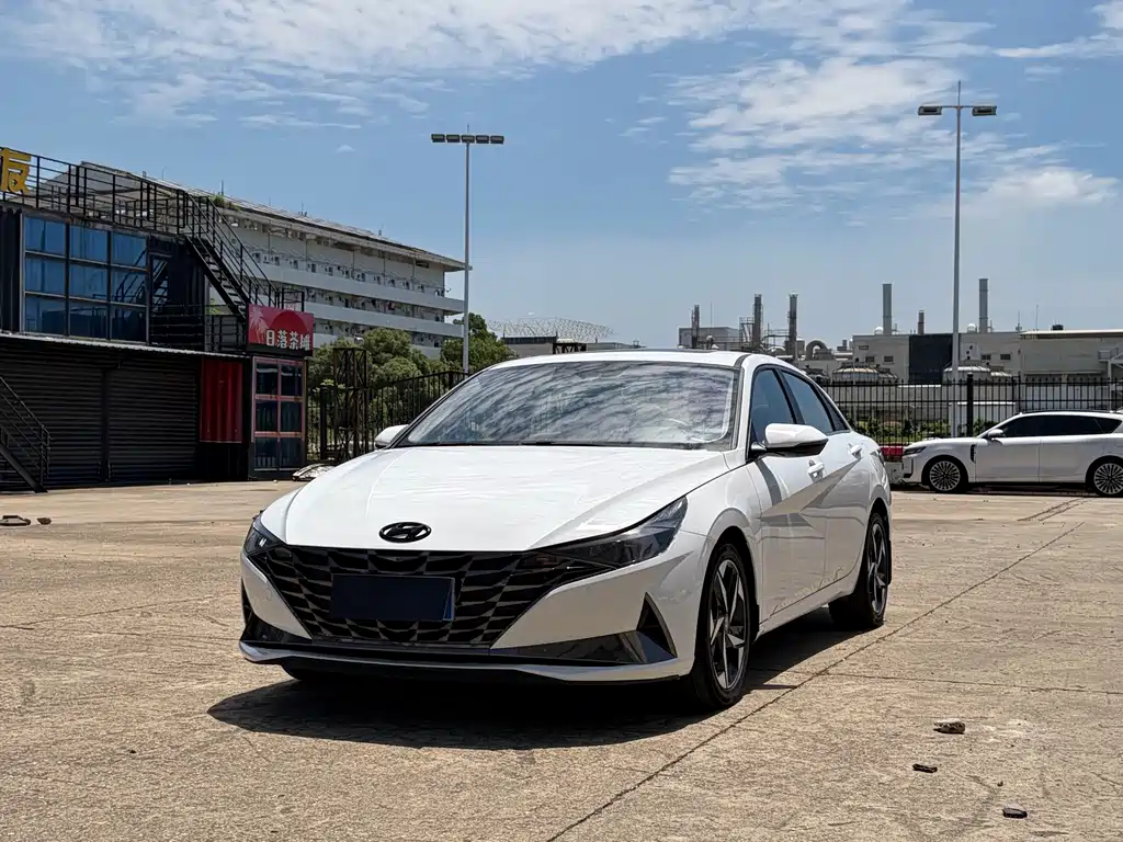 Hyundai Elantra 2022