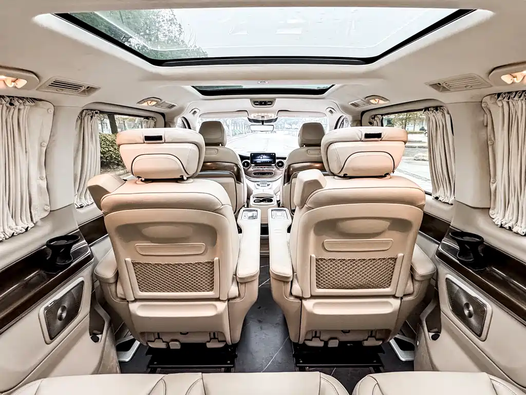 Mercedes-Benz V-Class 2023 — фото 24
