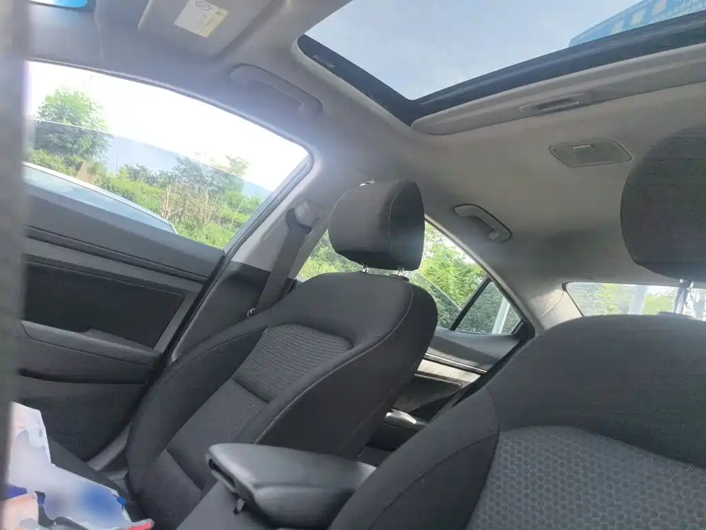 Hyundai Elantra 2019 — фото 12