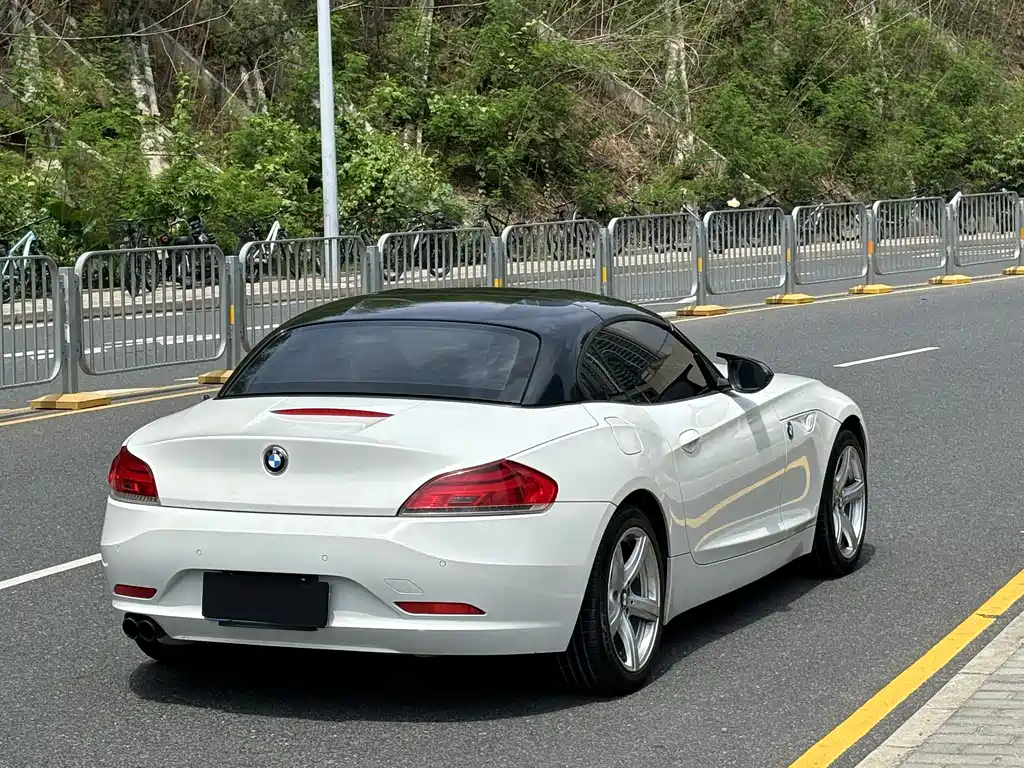 BMW Z4 2012 — фото 26