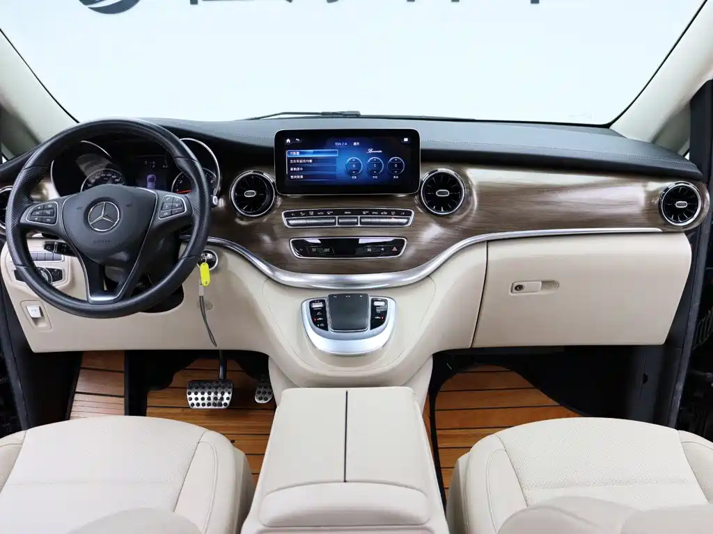 Mercedes-Benz V-Class 2021 — фото 14