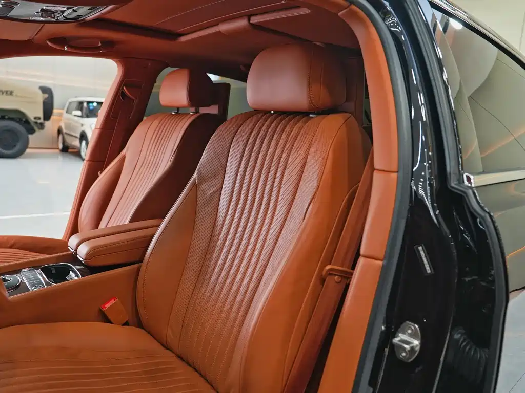 Bentley Flying Spur 2017 — фото 15
