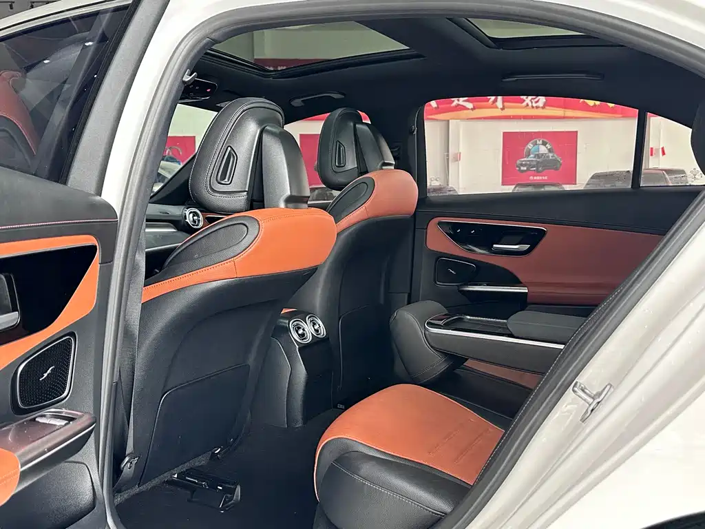 Mercedes-Benz C-Class 2023 — фото 6