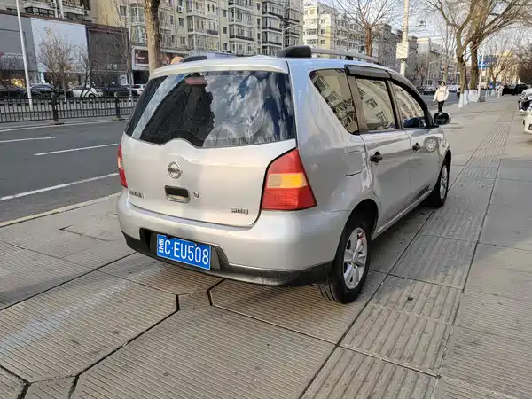 Nissan Livina 2009