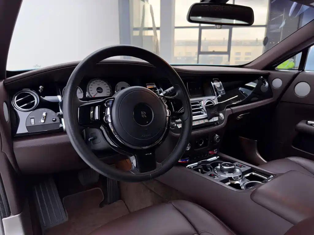 Rolls-Royce Wraith 2018 — фото 13