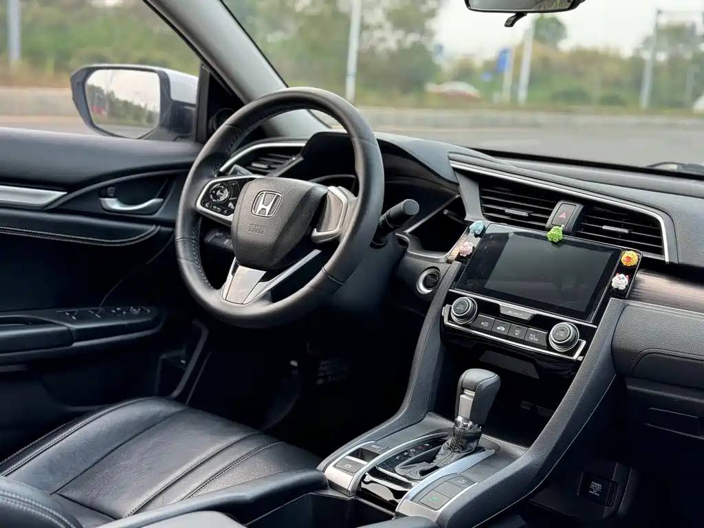 Honda Civic 2020 — фото 18