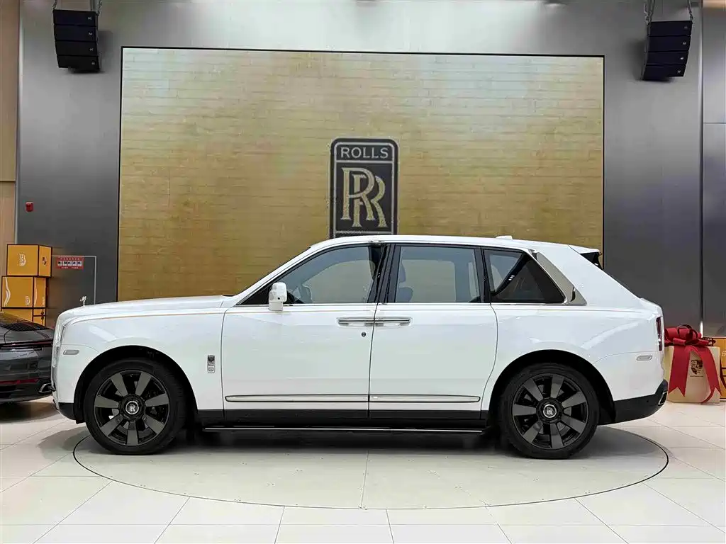 Rolls-Royce Cullinan 2022 — фото 3
