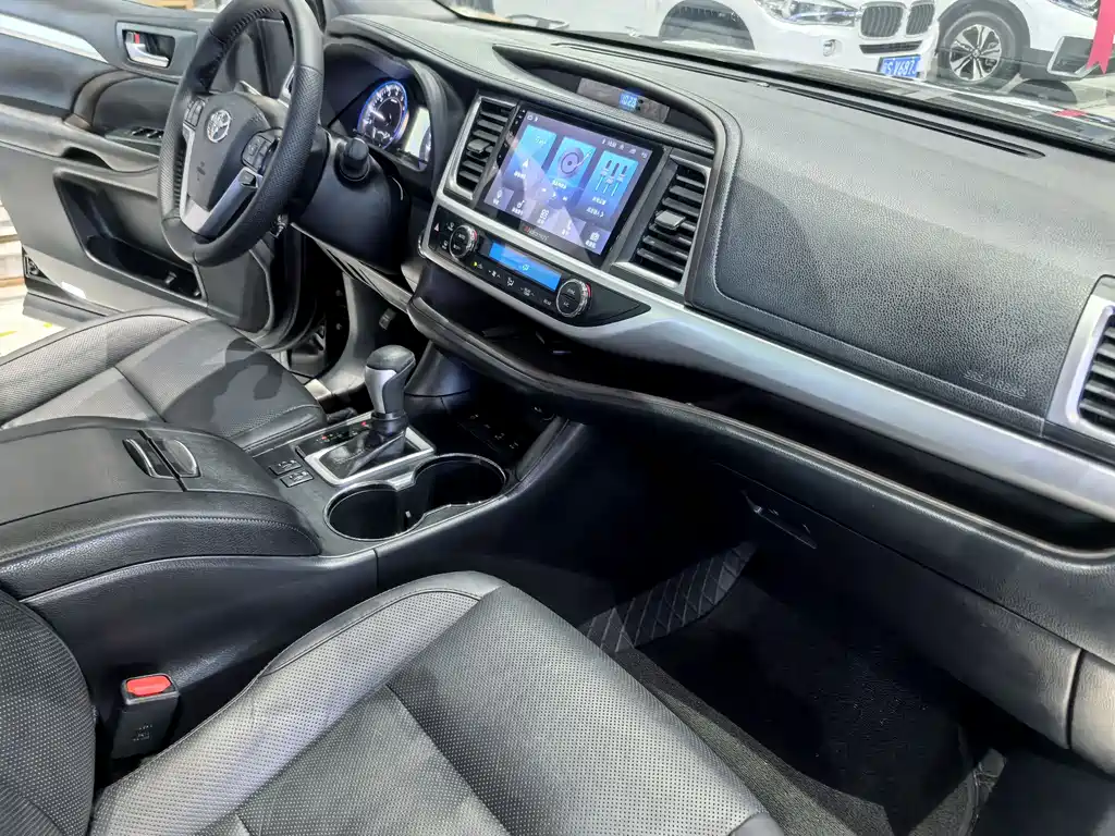 Toyota Highlander 2017 — фото 15