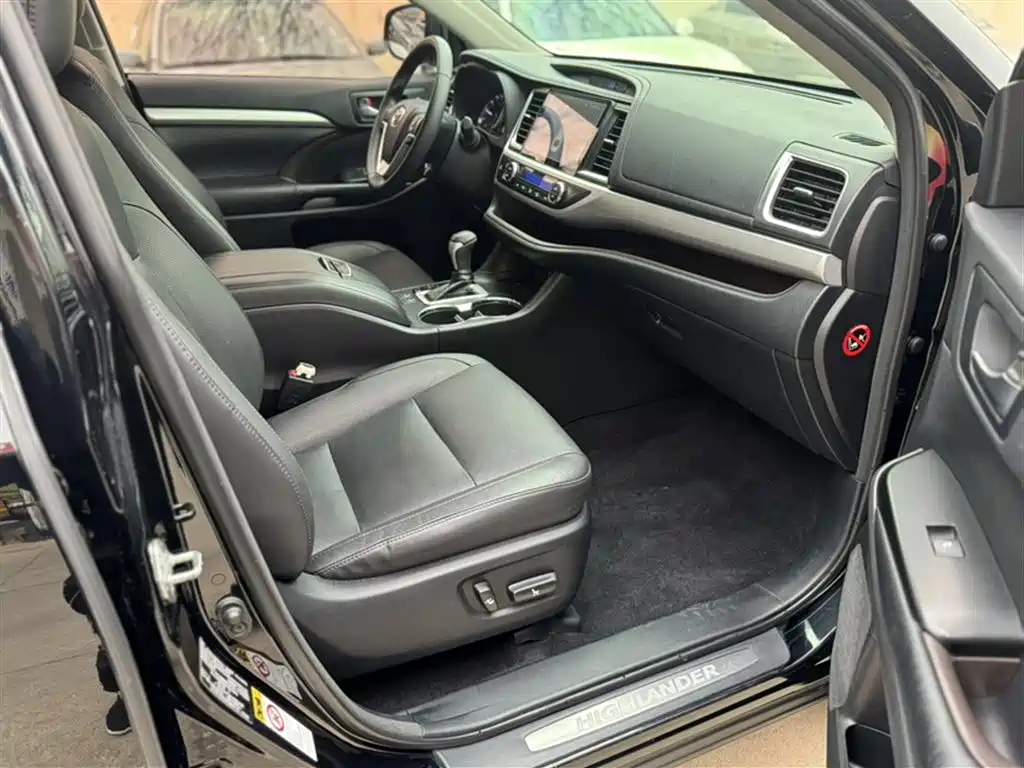Toyota Highlander 2017 — фото 16