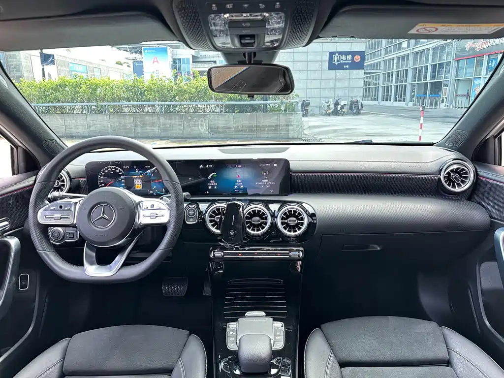 Mercedes-Benz A-Class 2022 — фото 9
