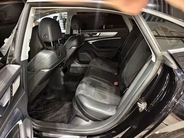 Audi A7L 2023