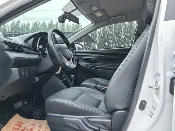 Toyota Yaris L 2022