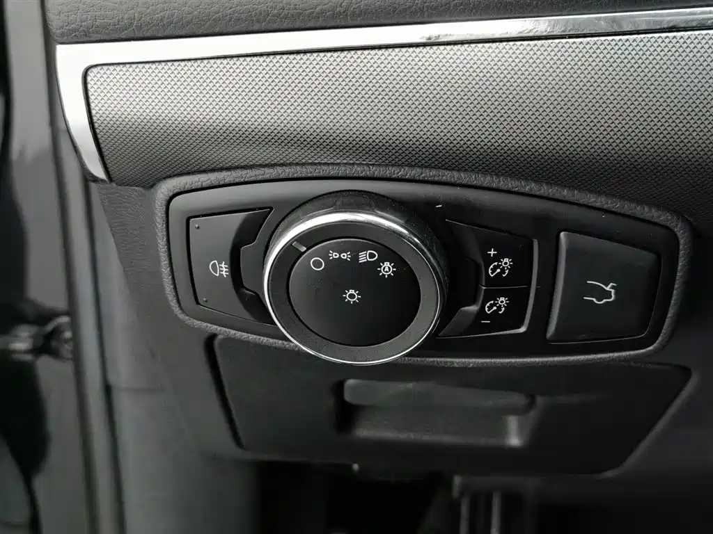Ford Taurus 2020 — фото 21