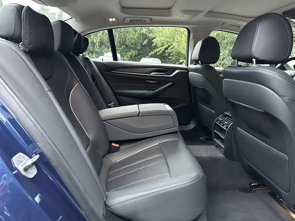 BMW 5 Series New Energy 2023 — фото 14