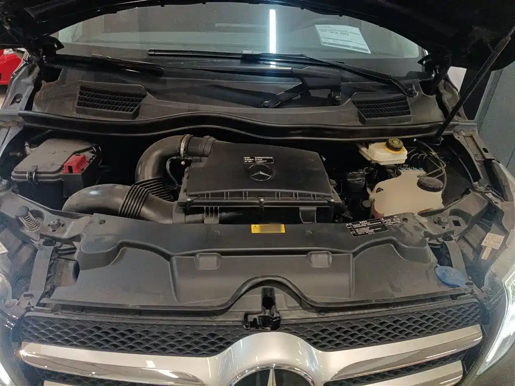 Mercedes-Benz V-Class 2021 — фото 16