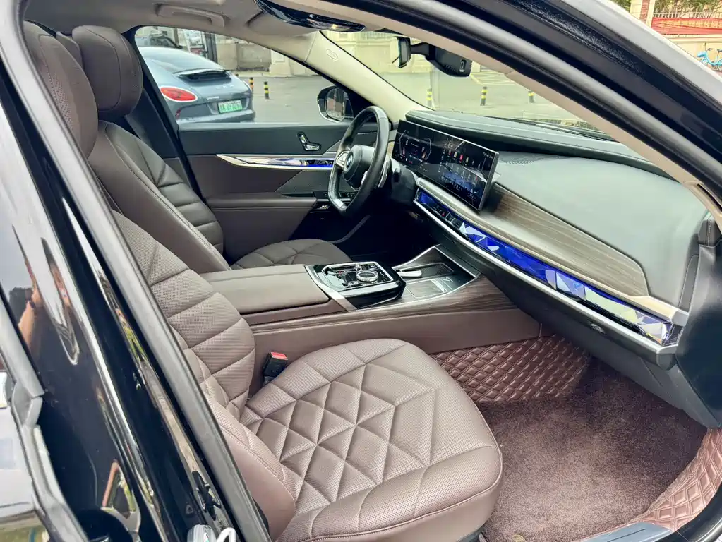 BMW 7 Series 2024 — фото 10