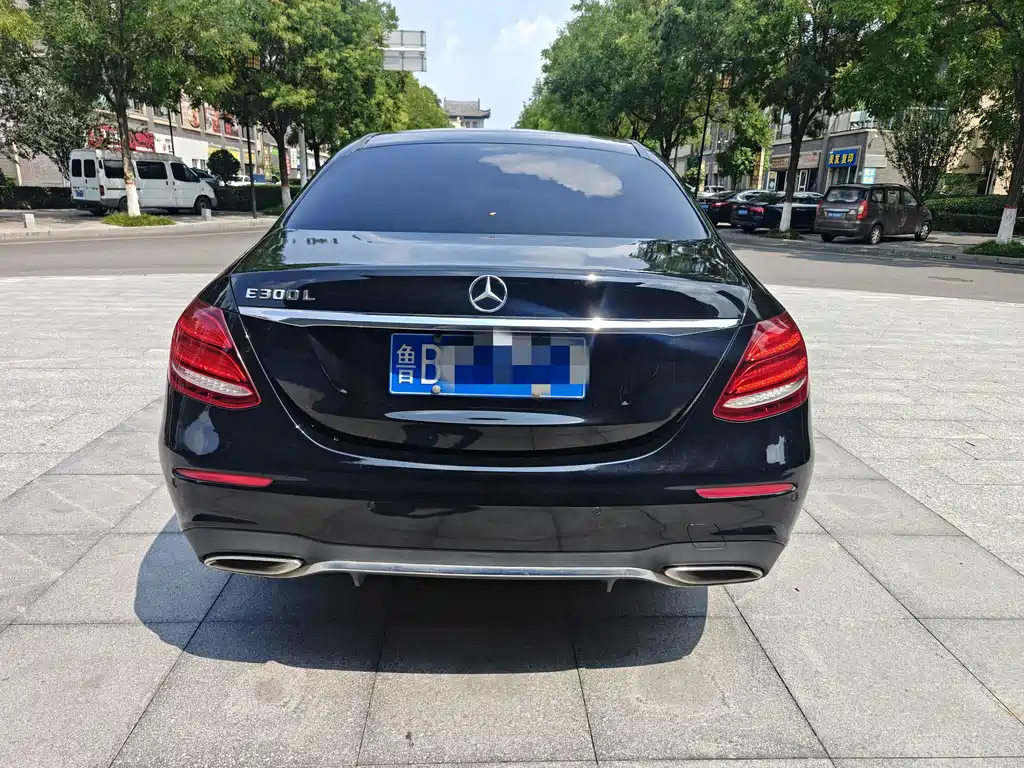 Mercedes-Benz E-Class 2018 — фото 12