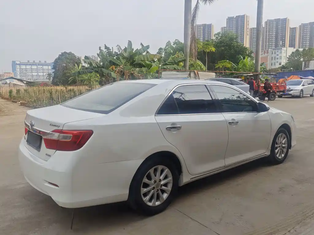 Toyota Camry 2013 — фото 18