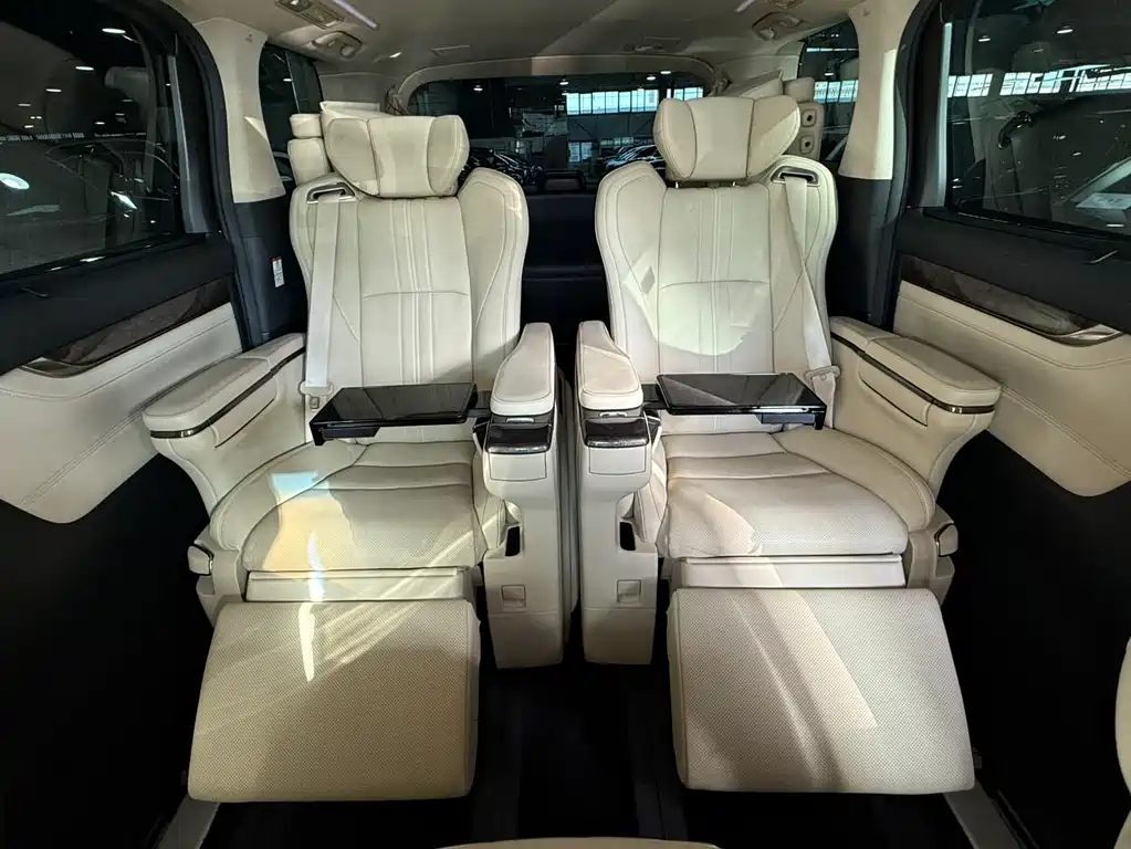 Toyota Alphard 2022 — фото 15