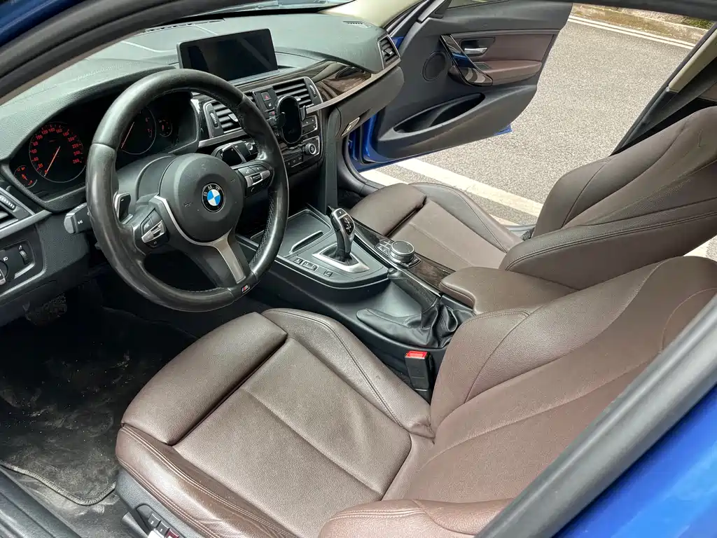 BMW 3 Series 2018 — фото 11