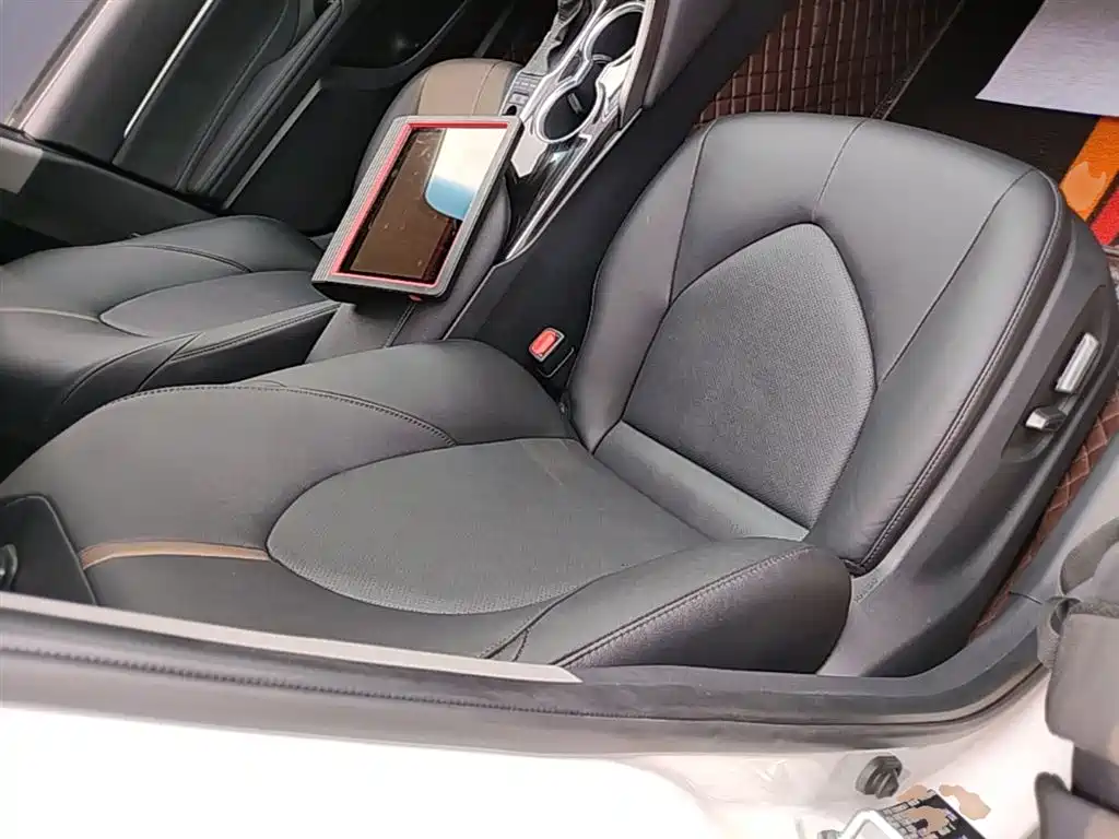 Toyota Camry 2023 — фото 25