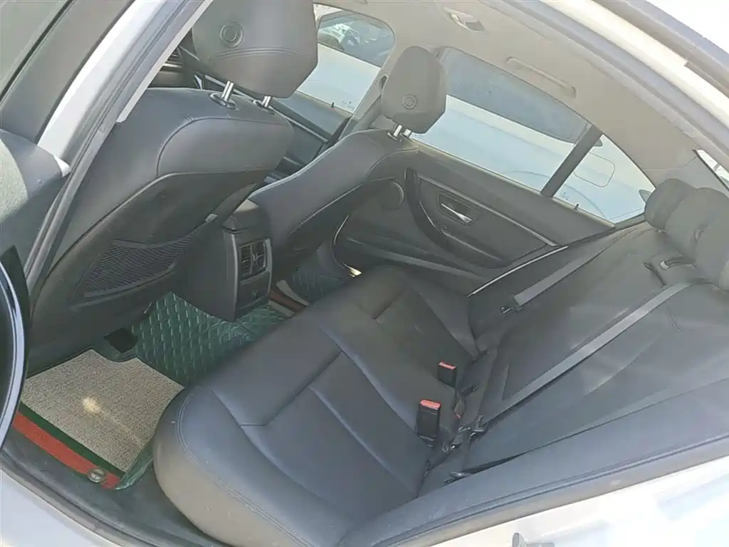 BMW 3 Series 2017 — фото 17