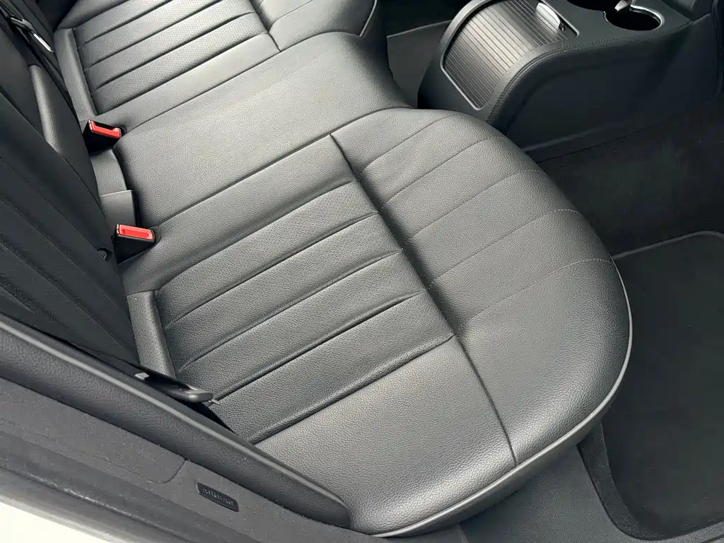 Mercedes-Benz E-Class 2015 — фото 14