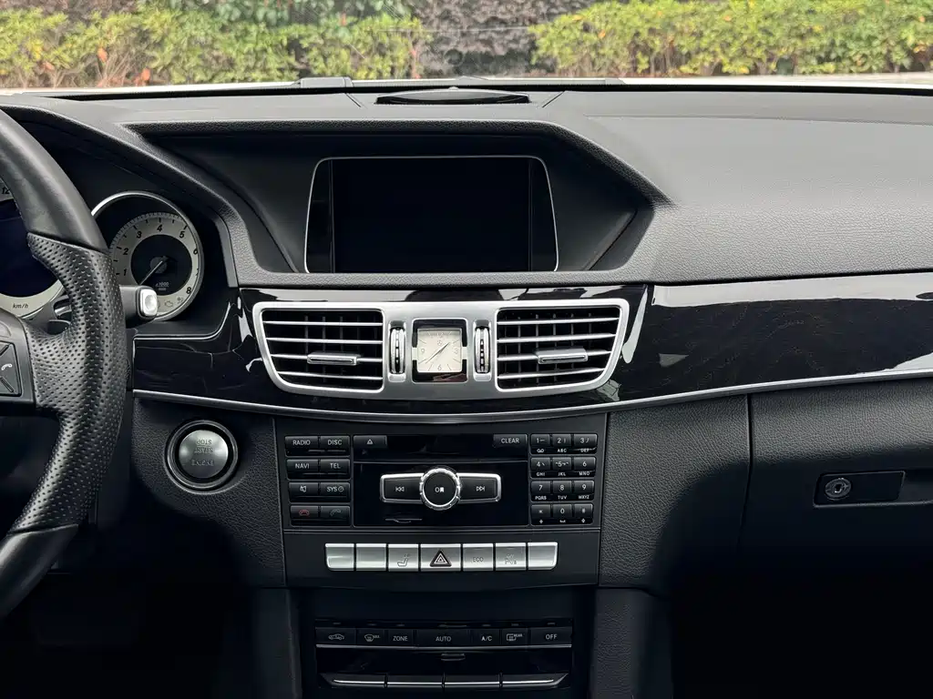 Mercedes-Benz E-Class 2015 — фото 21