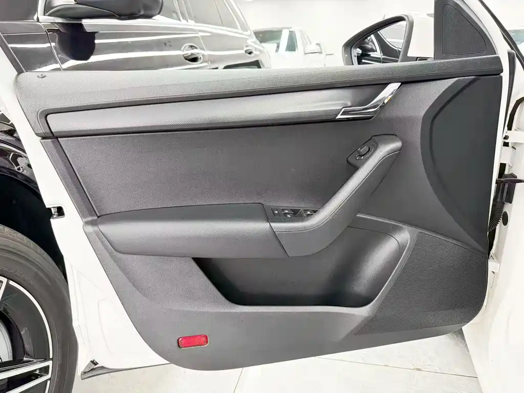 Skoda Octavia 2022 — фото 12