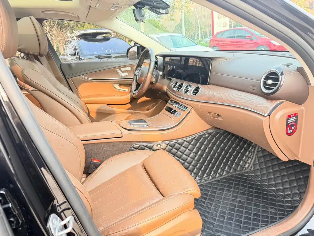 Mercedes-Benz E-Class 2023 — фото 13