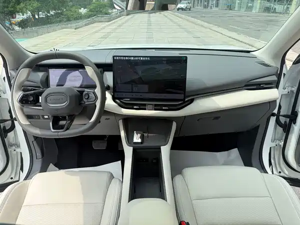 Lynk & Co 06 EM-P 2026