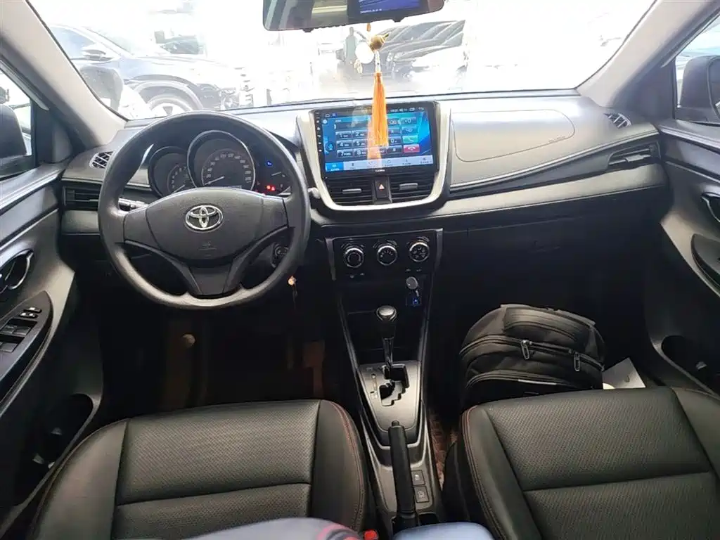 Toyota Yaris L 2020 — фото 10
