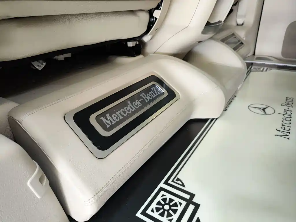 Mercedes-Benz V-Class 2021 — фото 28